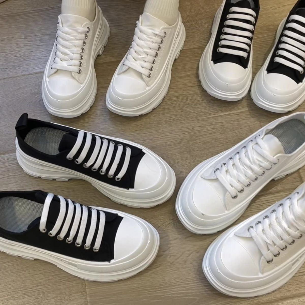 Lace Up Round Toe Platform Sneakers